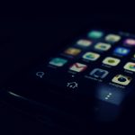 Mikroskopy, lasery i precyzyjna elektronika. Jak nowoczesne technologie zmieniły naprawę smartfonów?