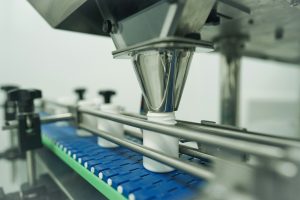 Rosnąca liczba wysyłek a koniec linii — jak dobrać maszyny pakujące do większej skali pracy?
